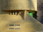 Gevel Spaarndammerplantsoen met stenen trap naar trappenhuis.
              <br/>
              Gert-Jan Lobbes, 2020